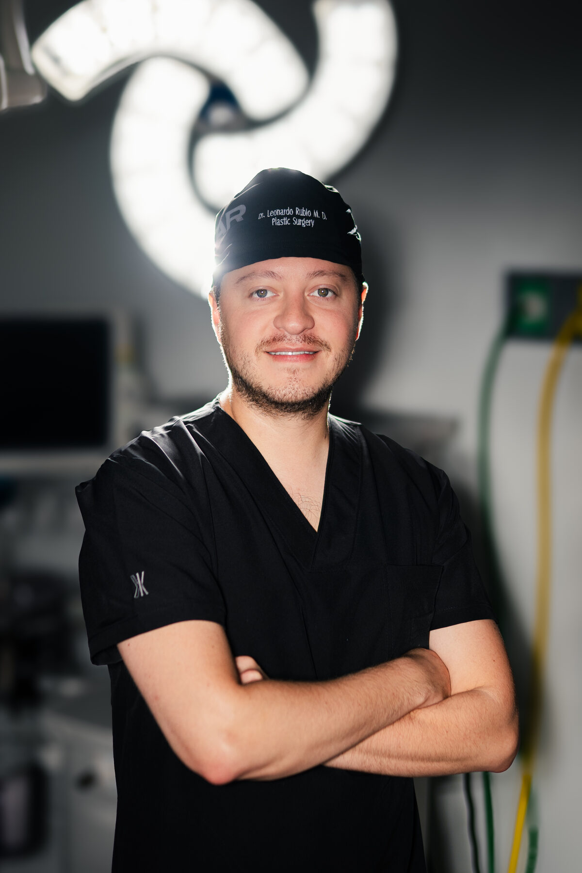 Dr. Leonardo Rubio en consultorio